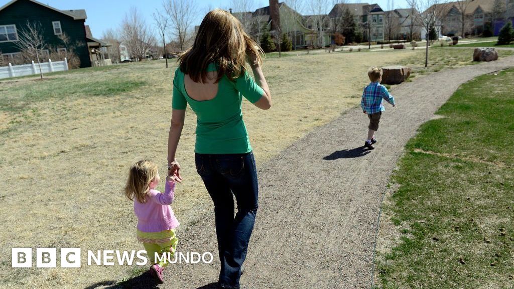 Madre en Virginia es condenada por permitir que su hijo de 5 años caminara solo