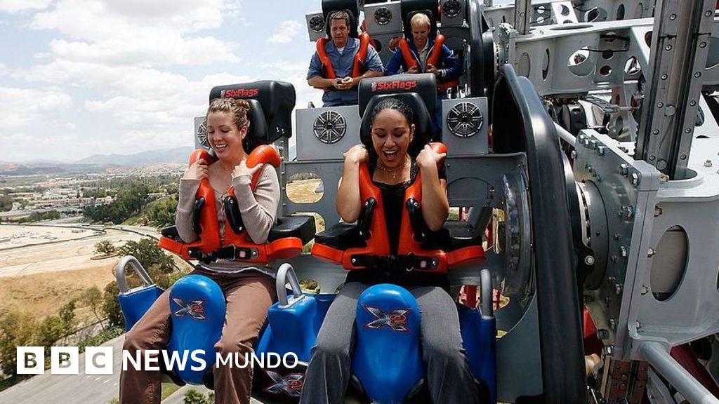 Six Flags Magic Mountain clausura permanentemente la montaña rusa X2 tras denuncias por lesiones cerebrales