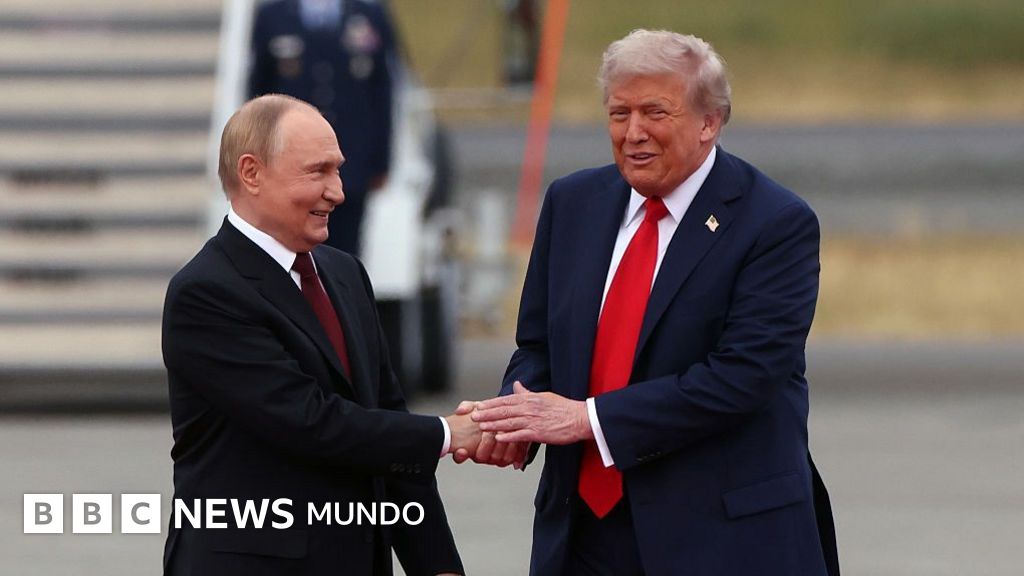 Trump enfrenta crisis energética y tensiones geopolíticas a semanas de las elecciones intermedias