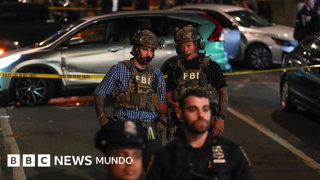 Indignación en Nueva York tras tiroteo de agente de ICE contra hombre con su hijo a bordo
