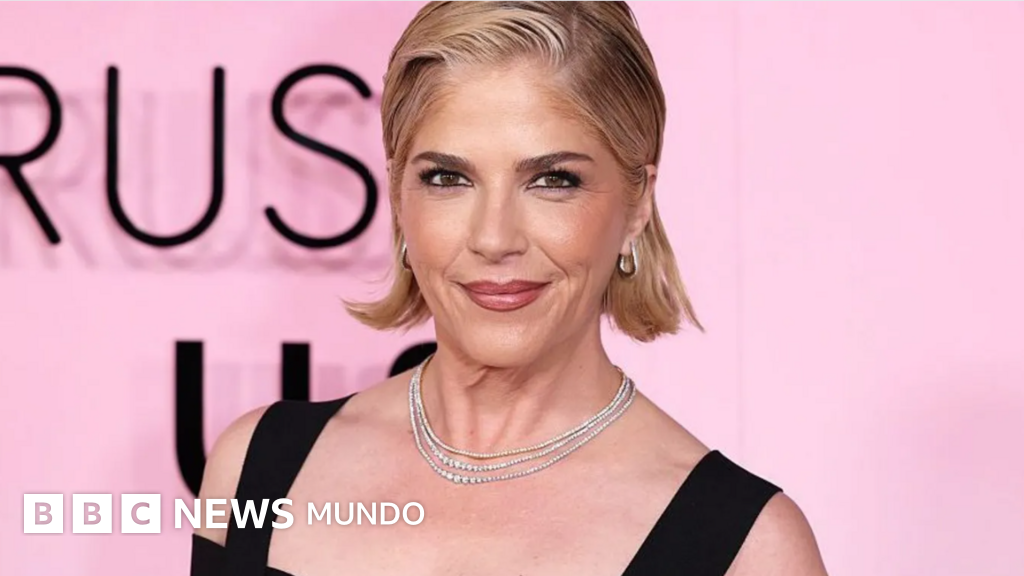 Investigan a la actriz Selma Blair por presunta agresión a tripulación en vuelo de Delta