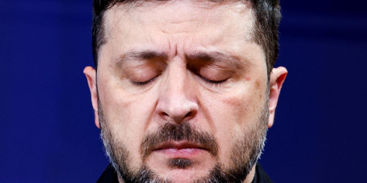 Dron ruso impacta sede de inteligencia en Kiev; Zelenski advierte represalias