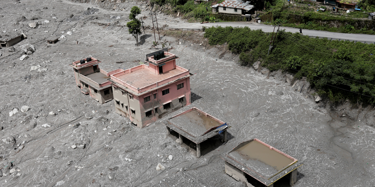 Crisis humanitaria en Nepal y China: Labores de rescate enfrentan obstáculos tras deslaves
