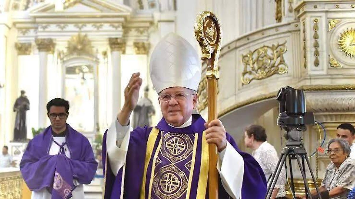 Cardenal Francisco Robles cuestiona la eficacia de los informes de gobierno en Jalisco