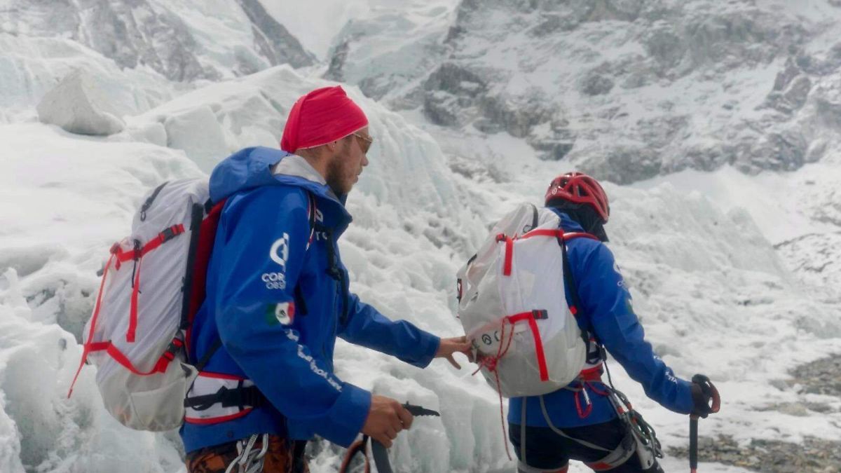 El documental 'Everest a oscuras' retrata la travesía de Rafael Jaime y Omar Álvarez