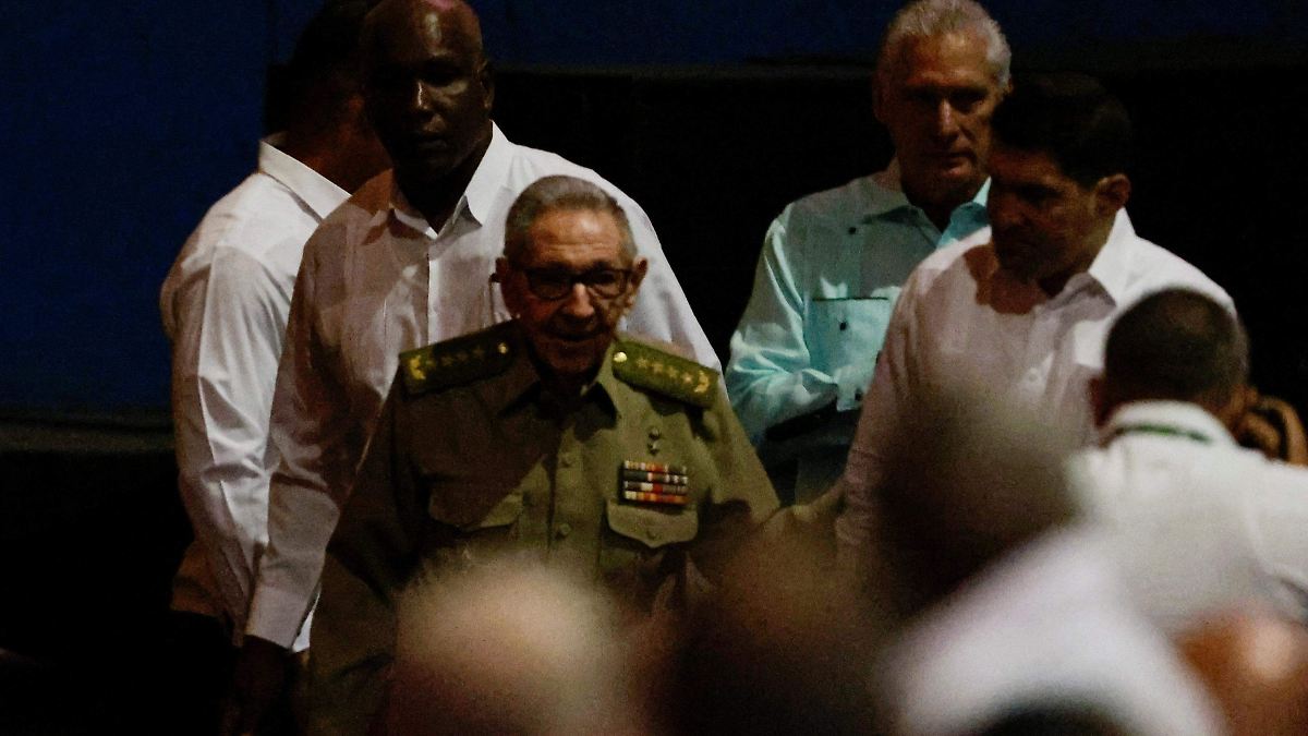 Raúl Castro reaparece en público tras especulaciones sobre su estado de salud