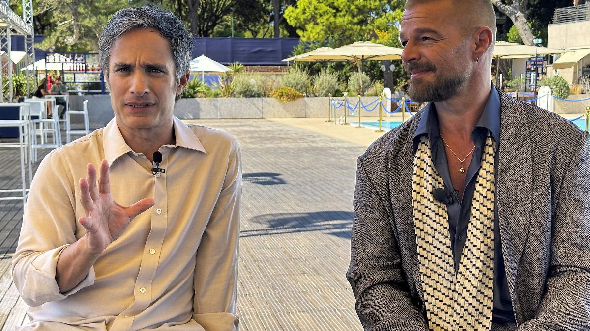 Gael García Bernal estrena en Venecia una fábula sobre el poder y la manipulación