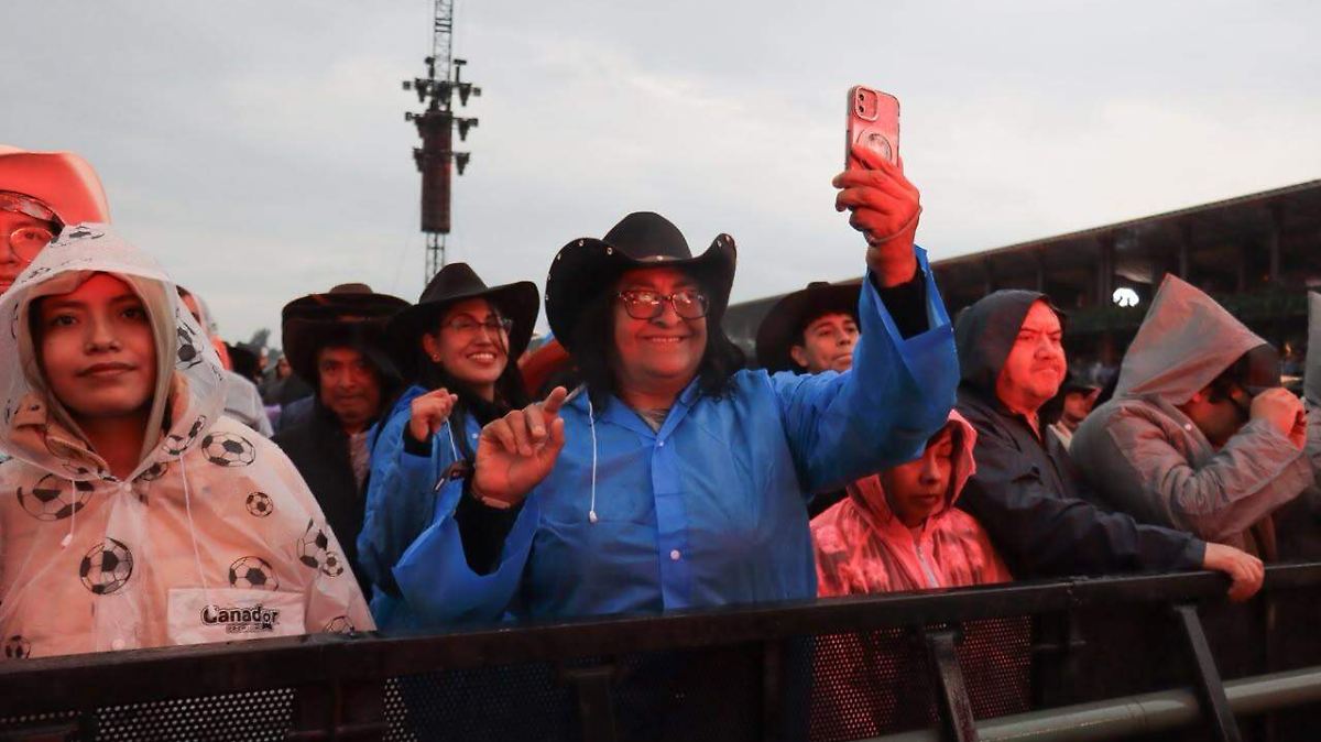 La lluvia no apaga el ritmo en la segunda jornada del Festival Arre