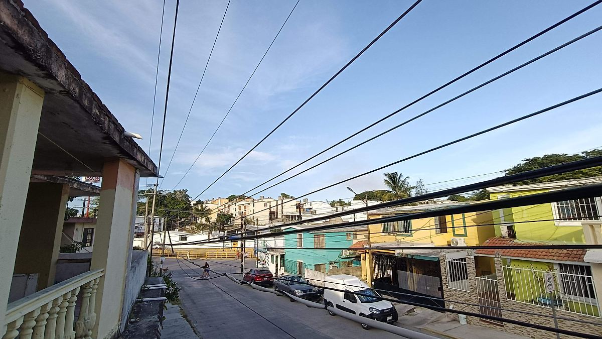 Advierten riesgos estructurales por saturación de cableado en el sur de Tamaulipas