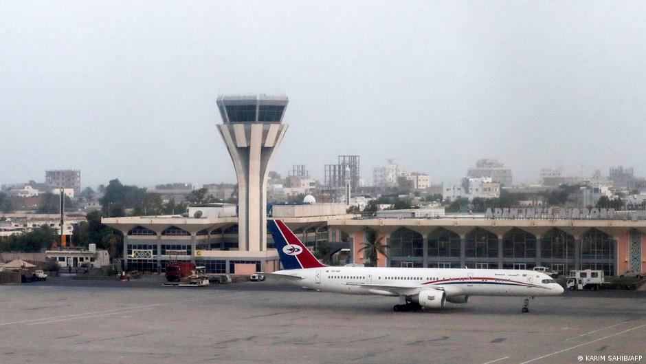 Escalada de violencia en Yemen: hutíes atacan aeropuerto de Adén con drones y misiles