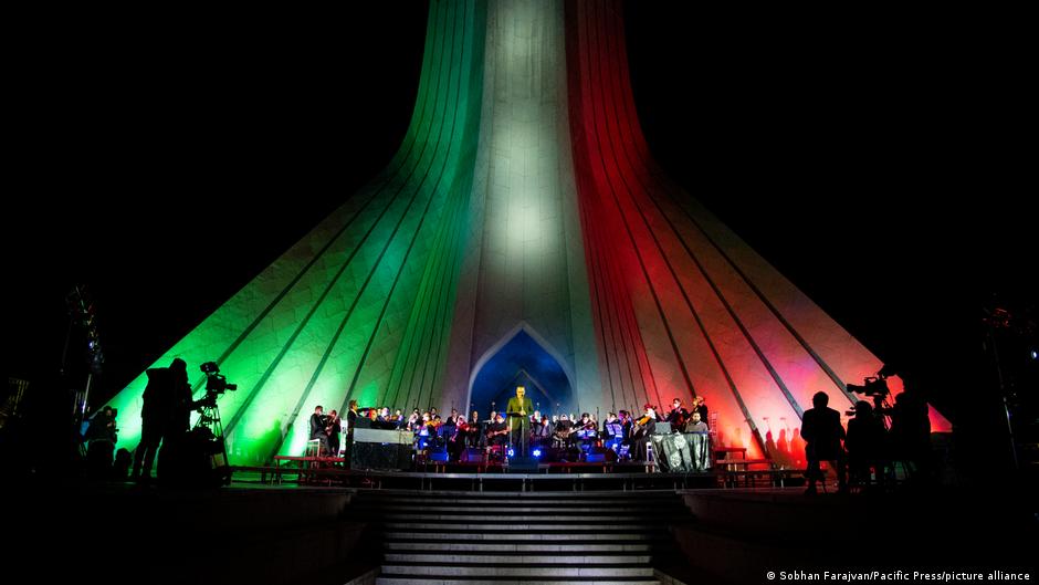 El régimen iraní busca el retorno de artistas exiliados en un giro estratégico