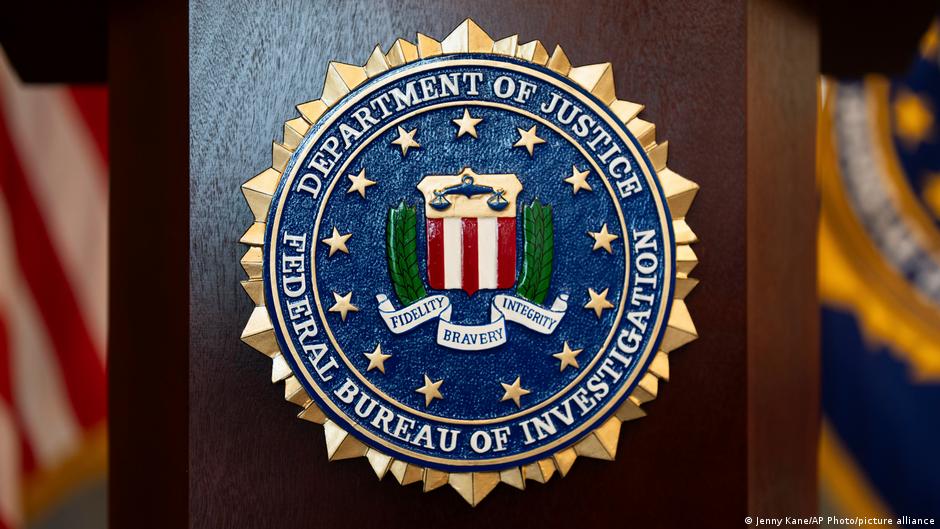 Exagentes del FBI demandan al gobierno de EE. UU. por despidos presuntamente motivados por venganza política