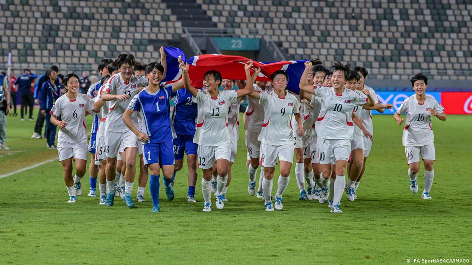 El auge del fútbol femenino global: crecimiento económico frente a la precariedad laboral