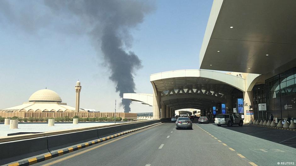 Reportan explosiones y cancelaciones de vuelos en el Aeropuerto de Riad tras alerta de ataque