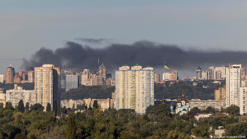 Ataque ruso con misiles en Kiev deja al menos dos muertos