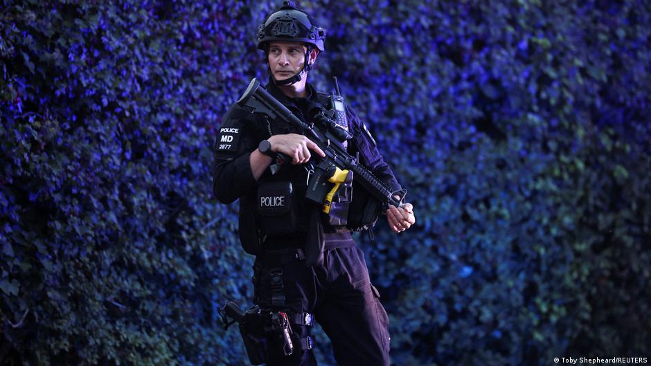 Trump elogia detención de cinco sospechosos que planeaban ataque en base británica