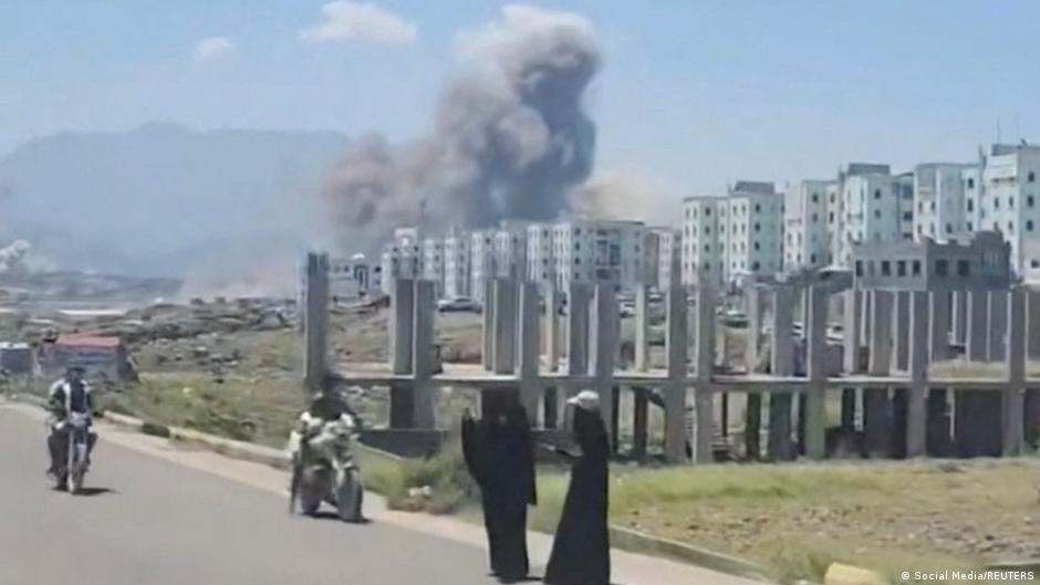 Escalada de violencia en Yemen: Hutíes denuncian ataque aéreo saudí en mercado de Taiz