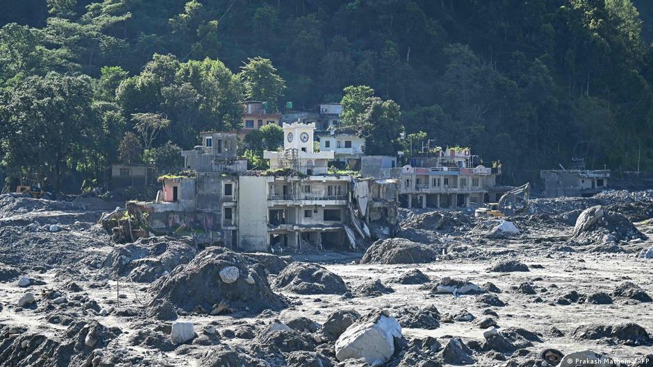 Ejército de Nepal rescata a 321 personas tras desbordamiento del río Budhi Gandaki