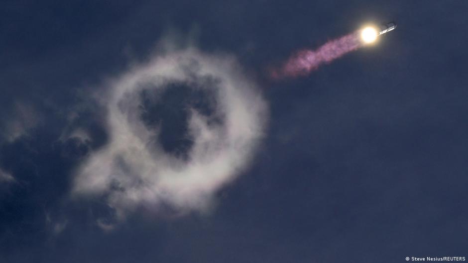 Starship de SpaceX completa con éxito su primer vuelo orbital y ameriza en el Pacífico