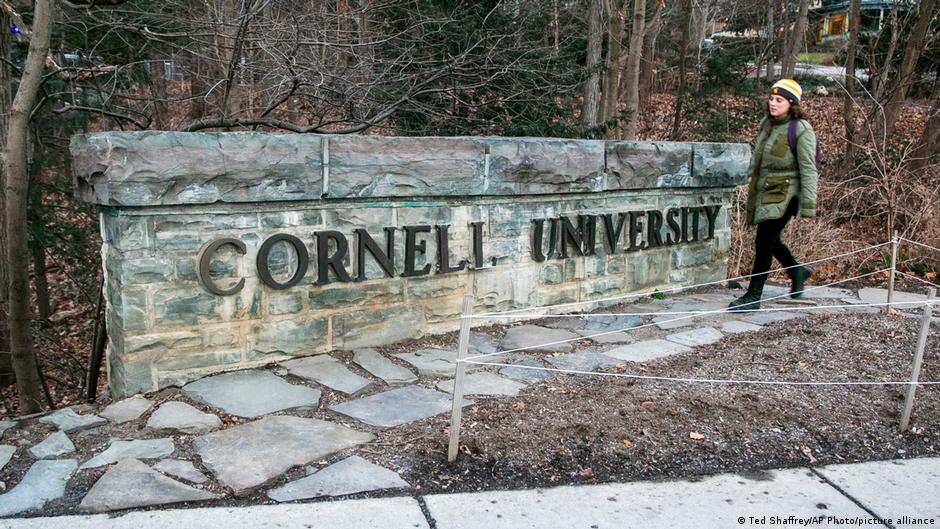 Cornell prohíbe fiestas en fraternidades tras denuncia de agresión sexual