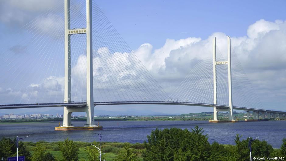 Corea del Norte prepara la apertura de un puente clave con China mientras fortalece lazos con Rusia