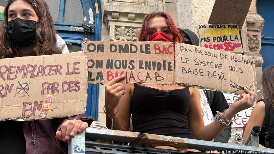 Escalada de violencia en Francia: bloqueos estudiantiles se extienden por todo el país