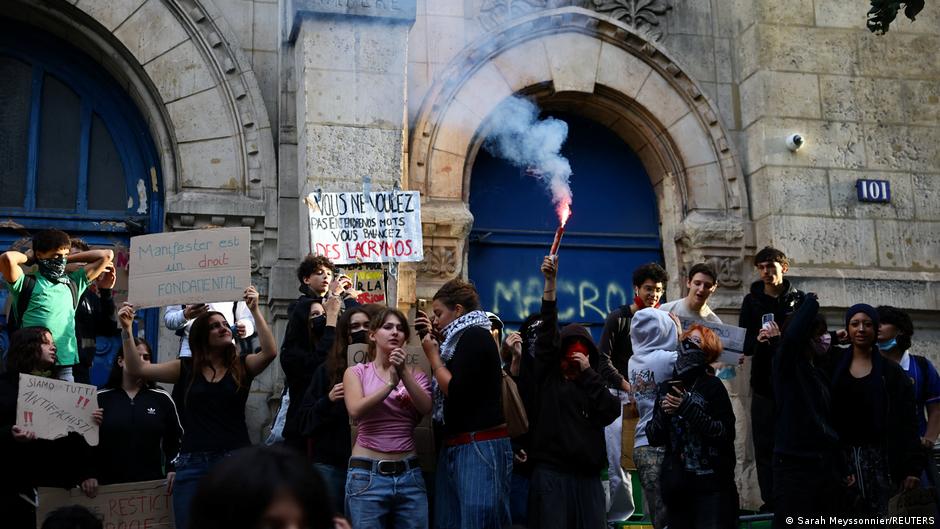 Francia endurece medidas ante ola de violencia en protestas estudiantiles: padres deberán pagar daños