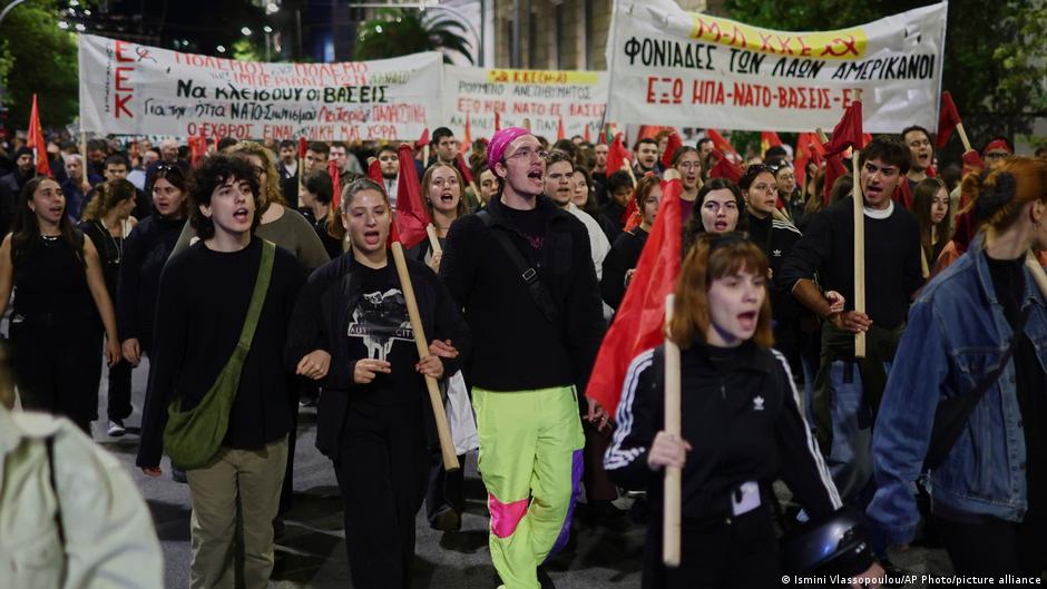 Protestas en Atenas reciben al secretario de Estado Marco Rubio