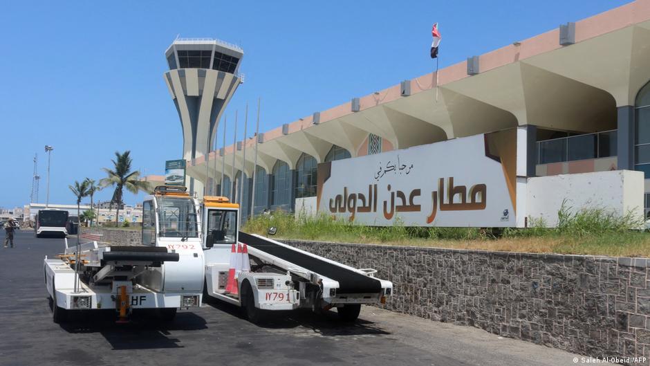 Ataque con misiles impacta el Aeropuerto Internacional de Adén; hutíes se adjudican la ofensiva