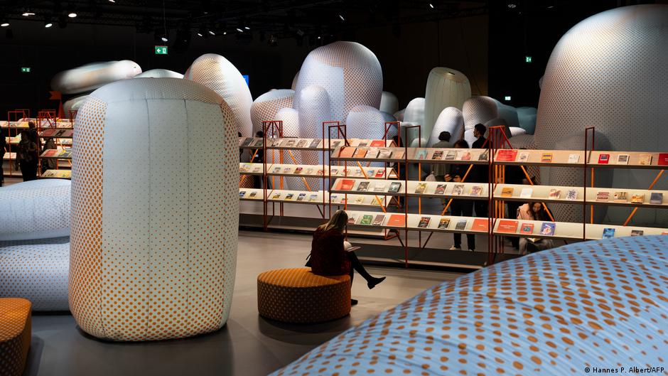 Inteligencia artificial en la literatura: el dilema ético y creativo en la Feria del Libro de Fráncfort