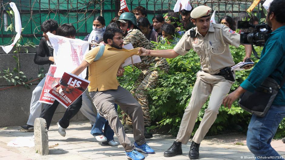 Nueva Delhi impone restricciones severas ante protestas del movimiento 'Cucarachas'