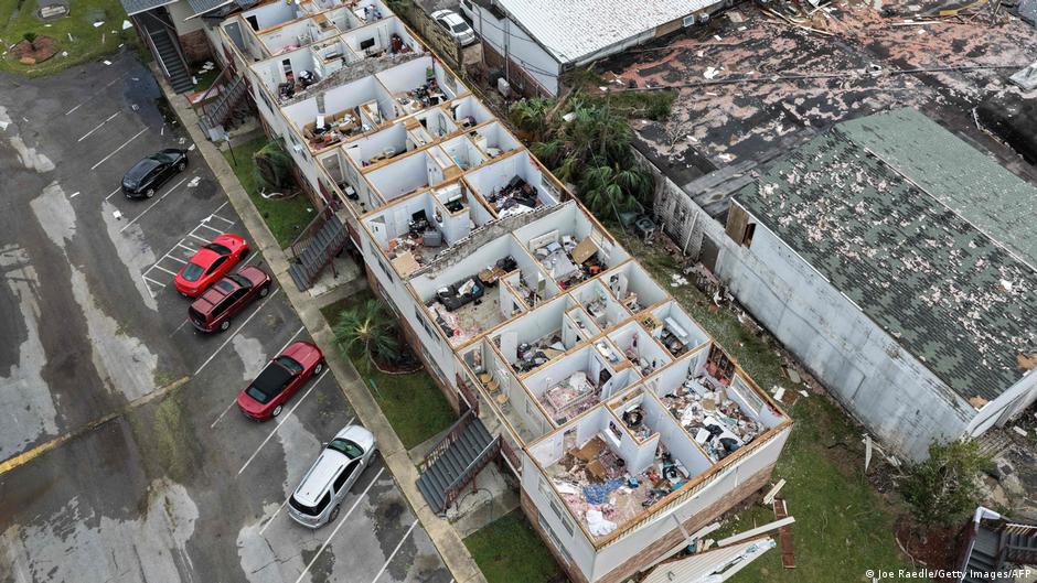 Huracán Isaías deja cuatro muertos y miles sin luz a su paso por Estados Unidos