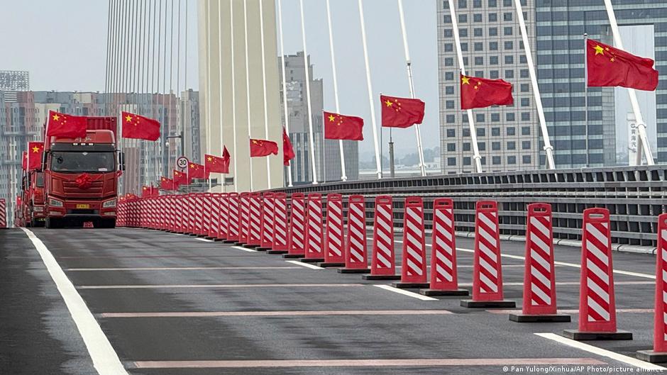 China y Corea del Norte habilitan su principal puente fronterizo sobre el río Yalu
