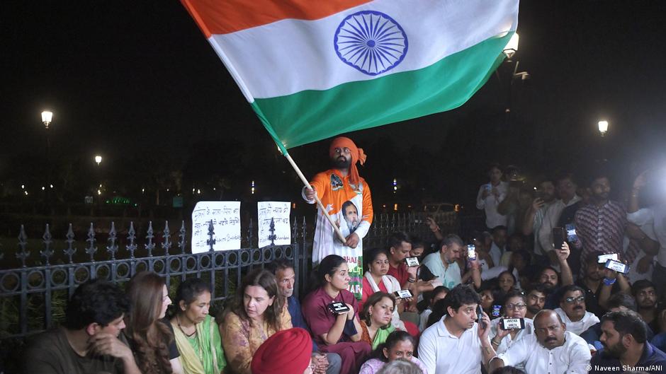 El movimiento juvenil 'Cucarachas' desafía restricciones policiales en Nueva Delhi por protestas electorales