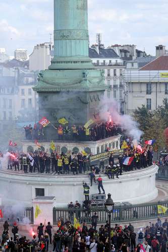 Masivas protestas en Francia exigen mejores salarios y mayor presupuesto público