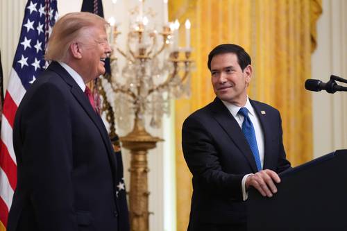 Trump se mofa de México y lanza comentarios racistas durante evento en la Casa Blanca