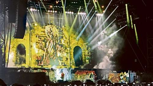 Iron Maiden desata la euforia ante 60 mil seguidores en la Ciudad de México