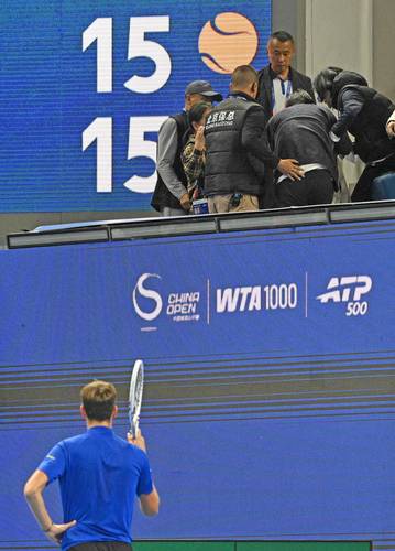 Daniil Medvedev es descalificado del Abierto de China tras golpear a un espectador