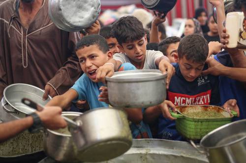 Persisten ataques en Gaza al cumplirse tres años del conflicto; Netanyahu enfrenta críticas