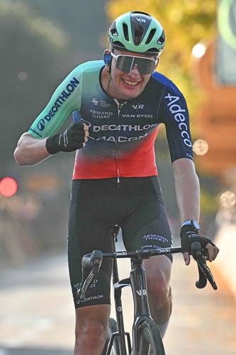 Paul Seixas hace historia en el Giro de Lombardía; Isaac del Toro finaliza en el puesto 28