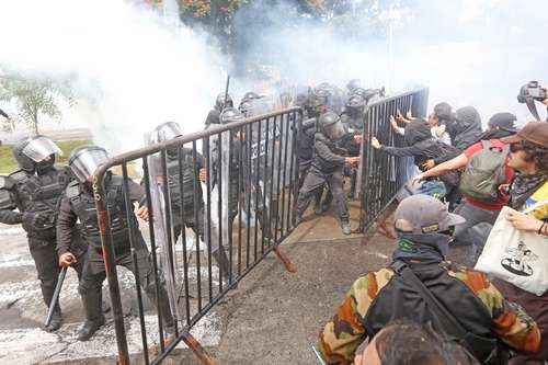 Represión policial en Guadalajara: Protesta por agua limpia termina en enfrentamientos y detenciones
