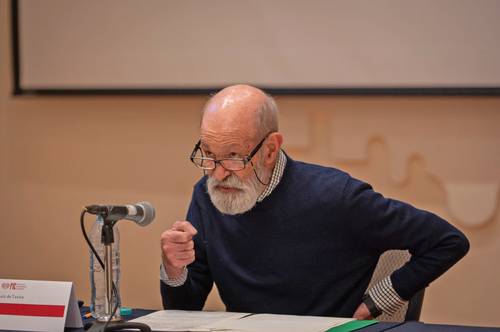 Luis de Tavira rinde homenaje a Héctor Mendoza en la Universidad de Guanajuato