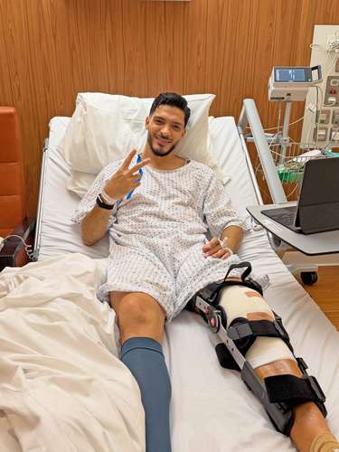 Raúl Jiménez se recupera tras exitosa cirugía de rodilla en Londres